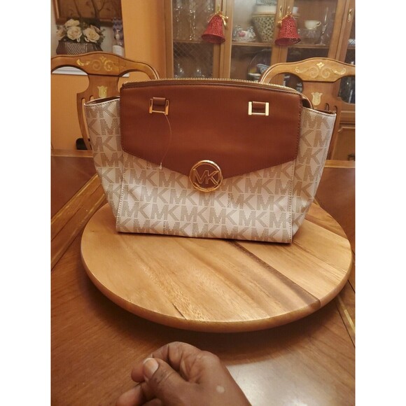 Michael Kors Hudson Signature Vanilla Acorn Leather Satchel Handbag Crossbody - Picture 1 of 14